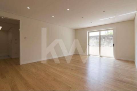 T3 remodelado com Box e espaço exterior, junto à Av. Boavista