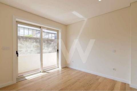 T3 remodelado com Box e espaço exterior, junto à Av. Boavista