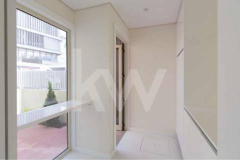 T3 remodelado com Box e espaço exterior, junto à Av. Boavista