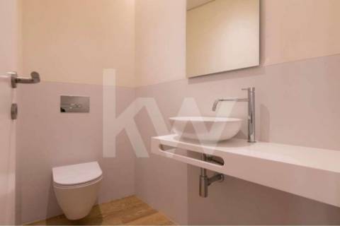 T3 remodelado com Box e espaço exterior, junto à Av. Boavista