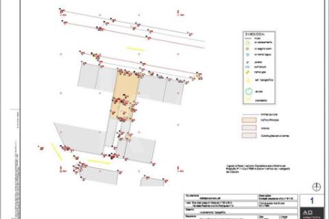 Moradia para restaurar com projeto de arquitetura para 4 quartos no Centro do Montijo e perto do Rio