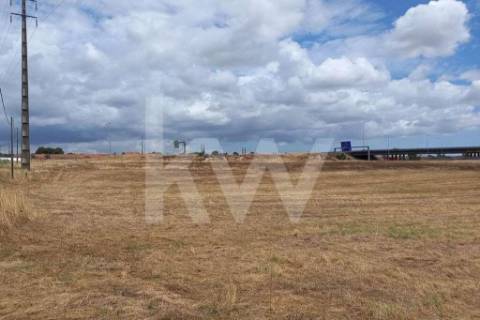 Terreno nas Portas da Cidade do Montijo com cerca de 20.000 m2