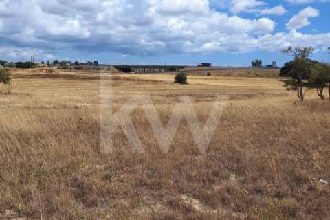 Terreno nas Portas da Cidade do Montijo com cerca de 20.000 m2