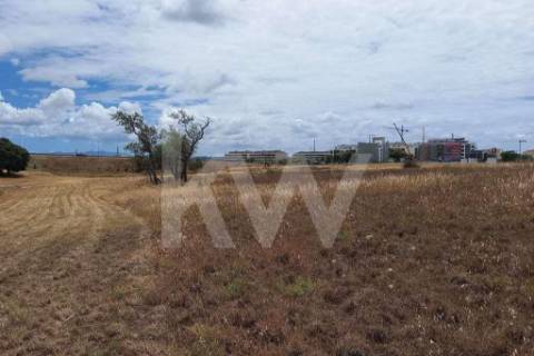 Terreno nas Portas da Cidade do Montijo com cerca de 20.000 m2