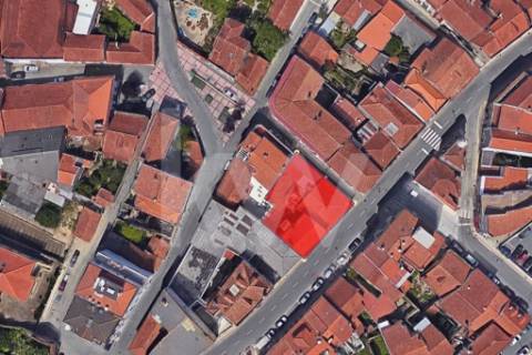 FANTÁSTICO IMÓVEL URBANO PARA CONSTRUÇÃO OU REABILITAÇÃO, NO CENTRO DE OVAR