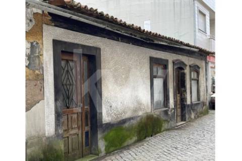 FANTÁSTICO IMÓVEL URBANO PARA CONSTRUÇÃO OU REABILITAÇÃO, NO CENTRO DE OVAR