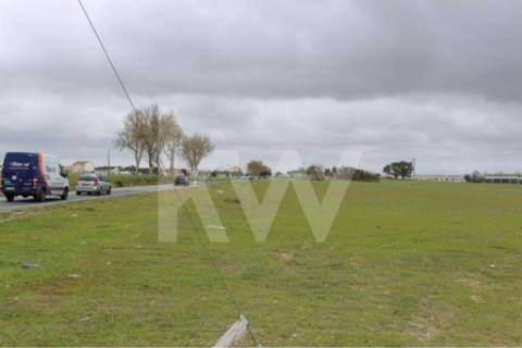 Terreno com 75.000 m2 para construção de armazéns no MONTIJO, Lisboa