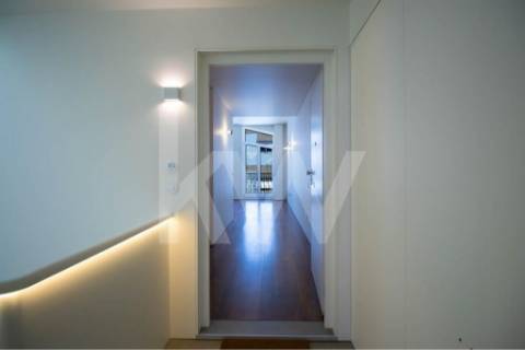 T2 COM VARANDA, EM CAMPANHÃ, PRÓXIMO AO TERMINAL INTERMODAL E DO ESTÁDIO DO DRAGÃO