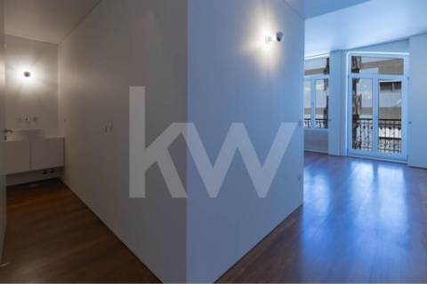 T2 COM VARANDA, EM CAMPANHÃ, PRÓXIMO AO TERMINAL INTERMODAL E DO ESTÁDIO DO DRAGÃO