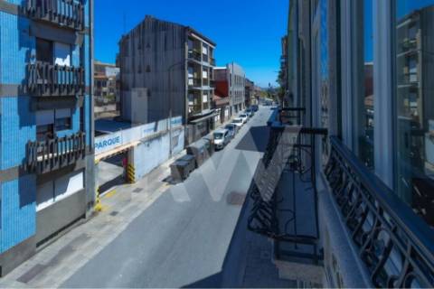 T2 COM VARANDA, EM CAMPANHÃ, PRÓXIMO AO TERMINAL INTERMODAL E DO ESTÁDIO DO DRAGÃO