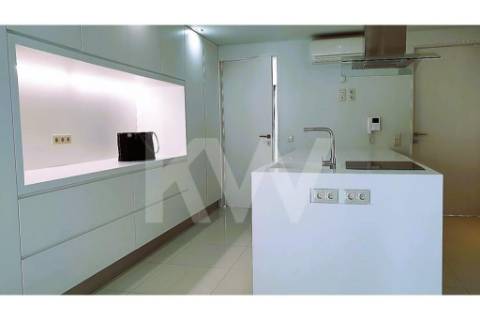 - Quintinha c/ Moradia de arquitectura contemporânea, com jardim, piscina, court ténis