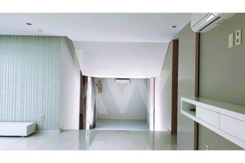 - Quintinha c/ Moradia de arquitectura contemporânea, com jardim, piscina, court ténis