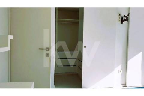 - Quintinha c/ Moradia de arquitectura contemporânea, com jardim, piscina, court ténis