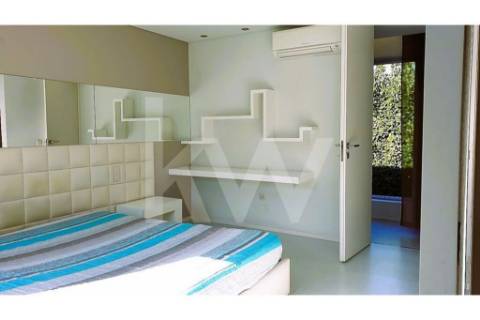 - Quintinha c/ Moradia de arquitectura contemporânea, com jardim, piscina, court ténis