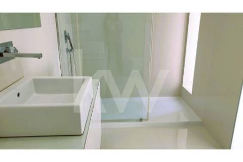 - Quintinha c/ Moradia de arquitectura contemporânea, com jardim, piscina, court ténis