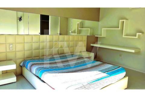 - Quintinha c/ Moradia de arquitectura contemporânea, com jardim, piscina, court ténis