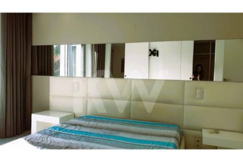 - Quintinha c/ Moradia de arquitectura contemporânea, com jardim, piscina, court ténis