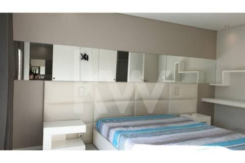 - Quintinha c/ Moradia de arquitectura contemporânea, com jardim, piscina, court ténis