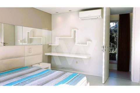 - Quintinha c/ Moradia de arquitectura contemporânea, com jardim, piscina, court ténis