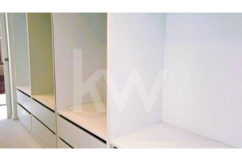 - Quintinha c/ Moradia de arquitectura contemporânea, com jardim, piscina, court ténis