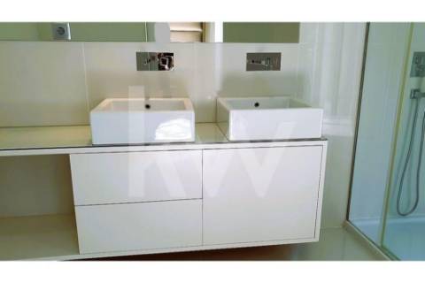 - Quintinha c/ Moradia de arquitectura contemporânea, com jardim, piscina, court ténis