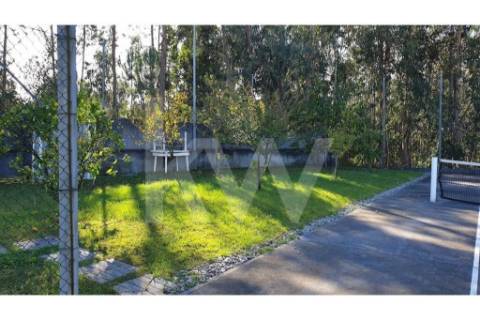 - Quintinha c/ Moradia de arquitectura contemporânea, com jardim, piscina, court ténis