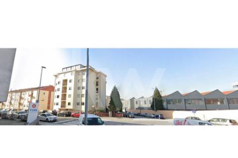 T2 com jardim e horta a 5 minutos do Pólo Universitário - ARRENDADO 