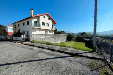 Lote em gaveto e infraestruturado em Vila Praia de Âncora