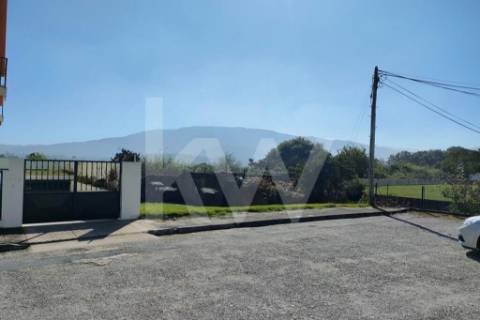 Lote em gaveto e infraestruturado em Vila Praia de Âncora