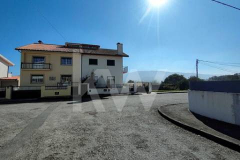 Lote em gaveto e infraestruturado em Vila Praia de Âncora