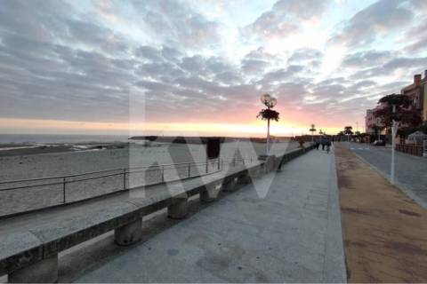 Lote em gaveto e infraestruturado em Vila Praia de Âncora