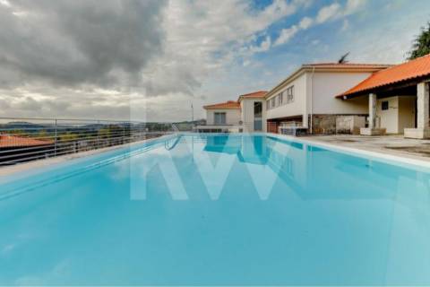 Quinta T4 com piscina, ringue de futebol (quase 20.000M2) em Navarra - Braga