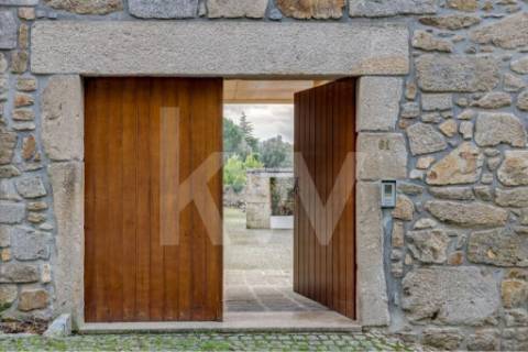 Quinta T4 com piscina, ringue de futebol (quase 20.000M2) em Navarra - Braga