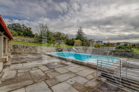 Quinta T4 com piscina, ringue de futebol (quase 20.000M2) em Navarra - Braga