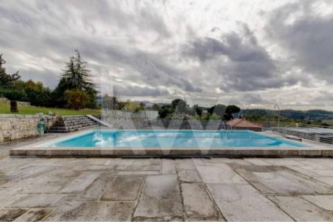 Quinta T4 com piscina, ringue de futebol (quase 20.000M2) em Navarra - Braga
