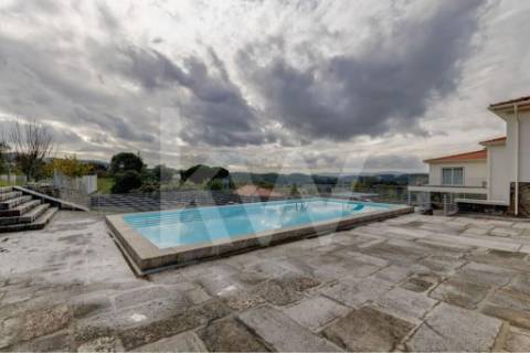Quinta T4 com piscina, ringue de futebol (quase 20.000M2) em Navarra - Braga