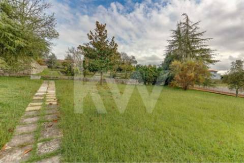 Quinta T4 com piscina, ringue de futebol (quase 20.000M2) em Navarra - Braga