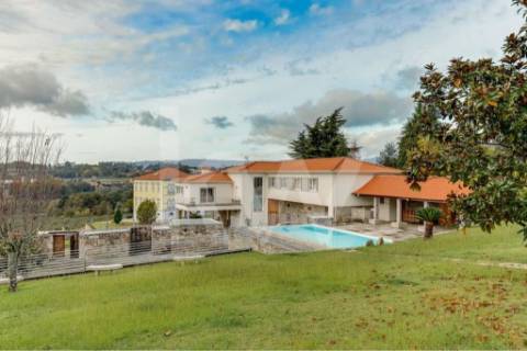 Quinta T4 com piscina, ringue de futebol (quase 20.000M2) em Navarra - Braga