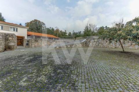 Quinta T4 com piscina, ringue de futebol (quase 20.000M2) em Navarra - Braga