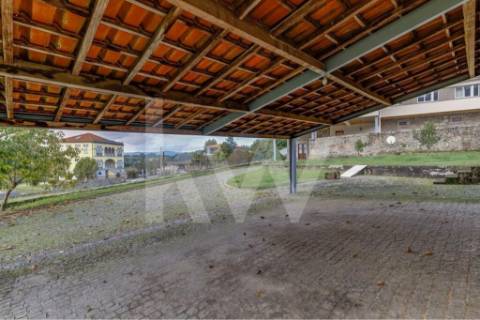 Quinta T4 com piscina, ringue de futebol (quase 20.000M2) em Navarra - Braga