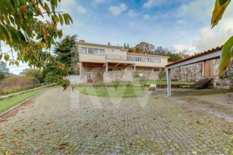 Quinta T4 com piscina, ringue de futebol (quase 20.000M2) em Navarra - Braga