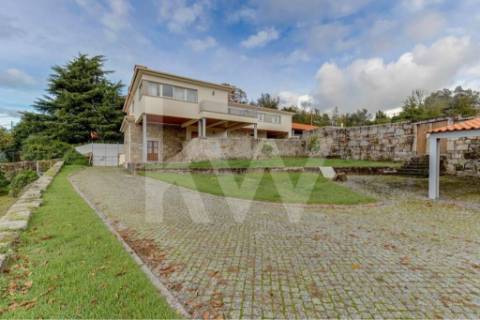 Quinta T4 com piscina, ringue de futebol (quase 20.000M2) em Navarra - Braga