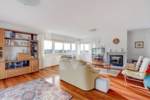 Quinta T4 com piscina, ringue de futebol (quase 20.000M2) em Navarra - Braga