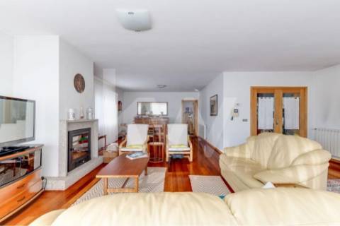 Quinta T4 com piscina, ringue de futebol (quase 20.000M2) em Navarra - Braga