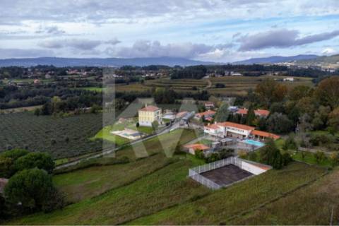Quinta T4 com piscina, ringue de futebol (quase 20.000M2) em Navarra - Braga