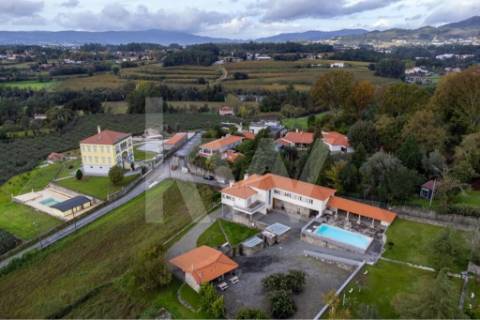 Quinta T4 com piscina, ringue de futebol (quase 20.000M2) em Navarra - Braga