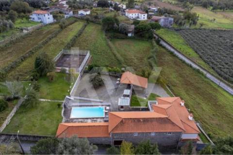 Quinta T4 com piscina, ringue de futebol (quase 20.000M2) em Navarra - Braga