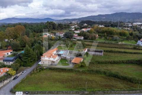 Quinta T4 com piscina, ringue de futebol (quase 20.000M2) em Navarra - Braga