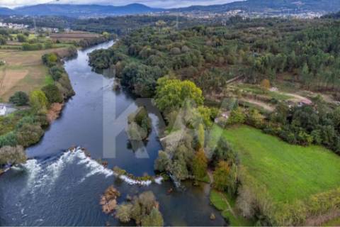 Quinta T4 com piscina, ringue de futebol (quase 20.000M2) em Navarra - Braga