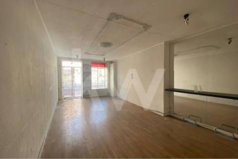 Prédio no centro do Porto com potencial de construção para habitação ou comércio